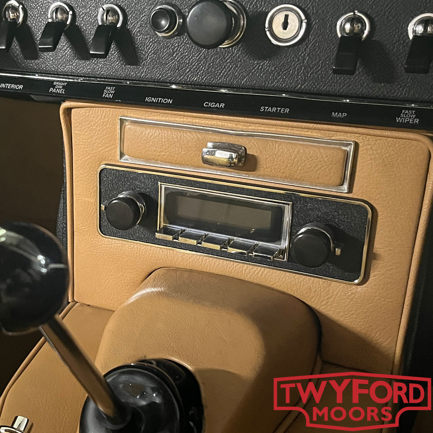 Jaguar E-Type retro style radio