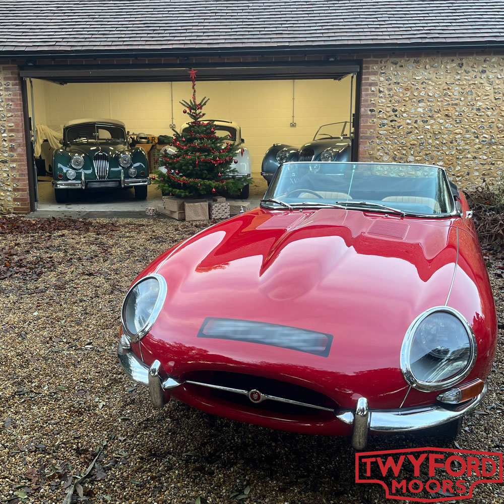 Jaguar E-Type, XK120 and XK140 with Christmas tree