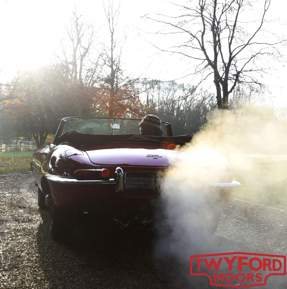 Jaguar E-Type winter drive