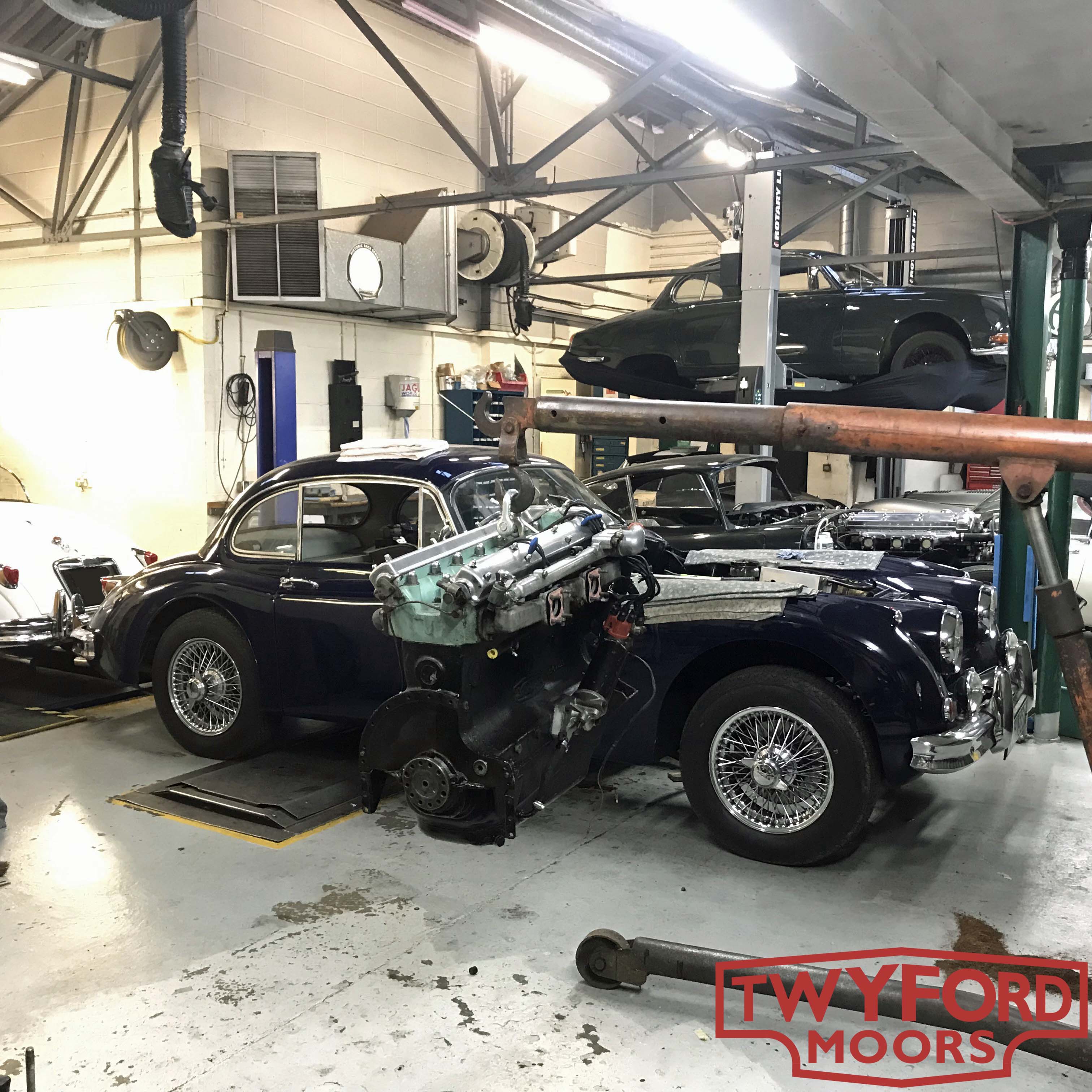 Jaguar XK150 engine removal