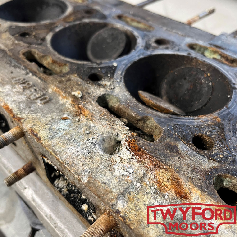 Jaguar XK120 cylinder head