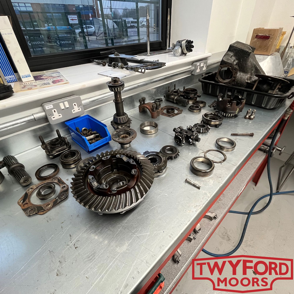 Jaguar E-Type differential rebuild