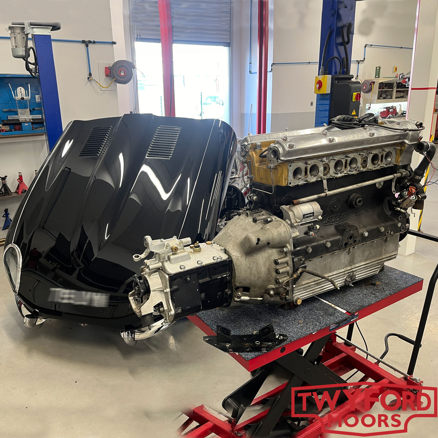 Jaguar E-Type engine removal
