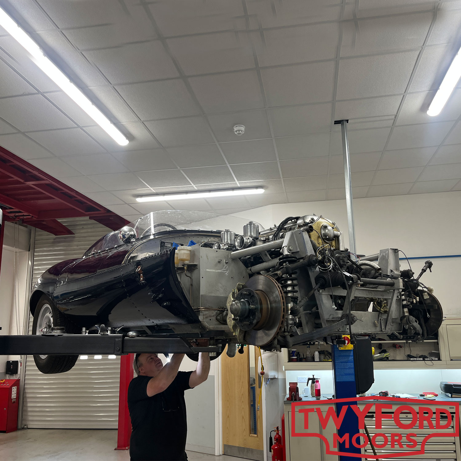 Jaguar D-Type replica servicing