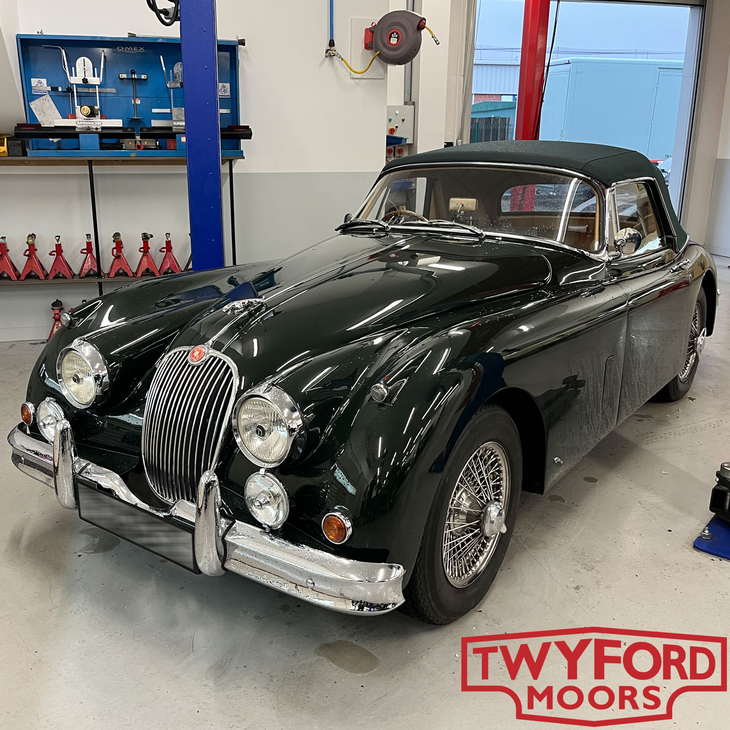 Jaguar XK150 servicing