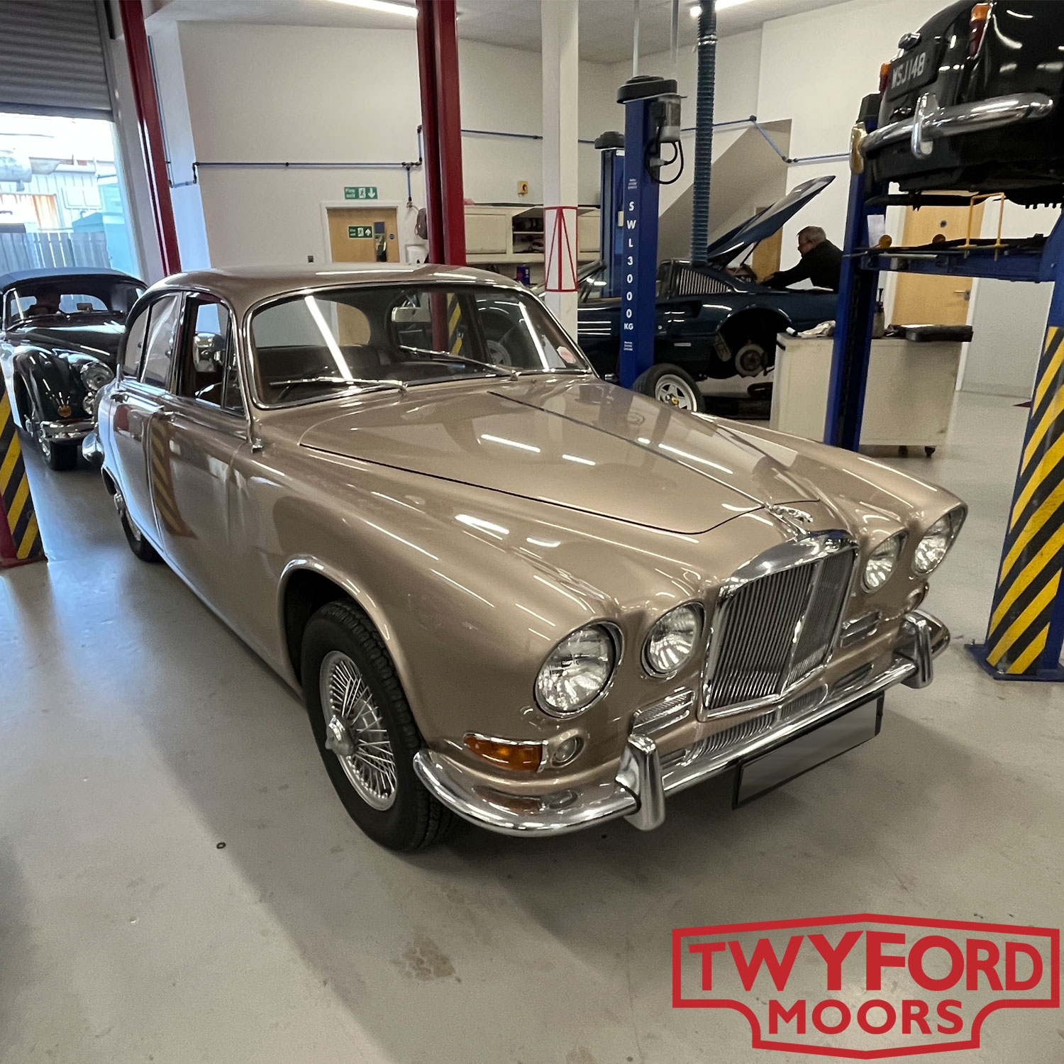 Jaguar 420 saloon