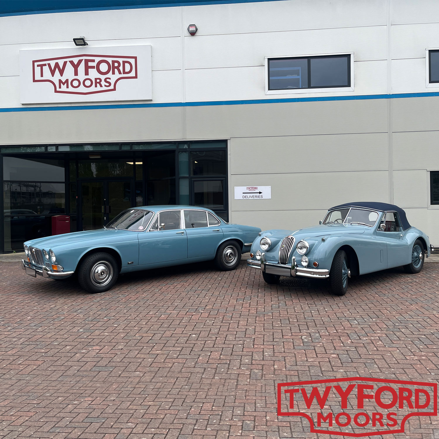 Jaguar XK140 and XJ6 in blue