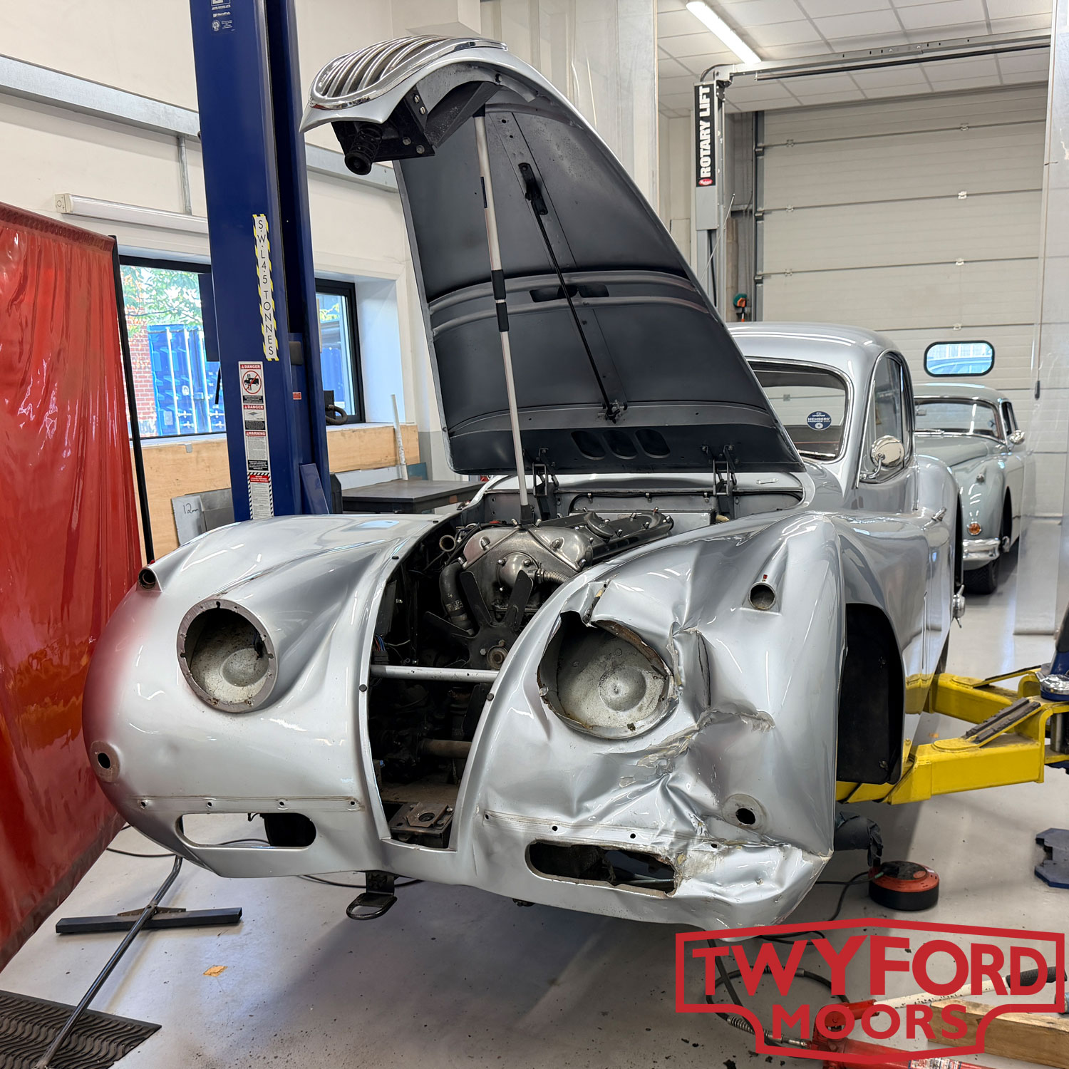 Jaguar XK140 accident repair