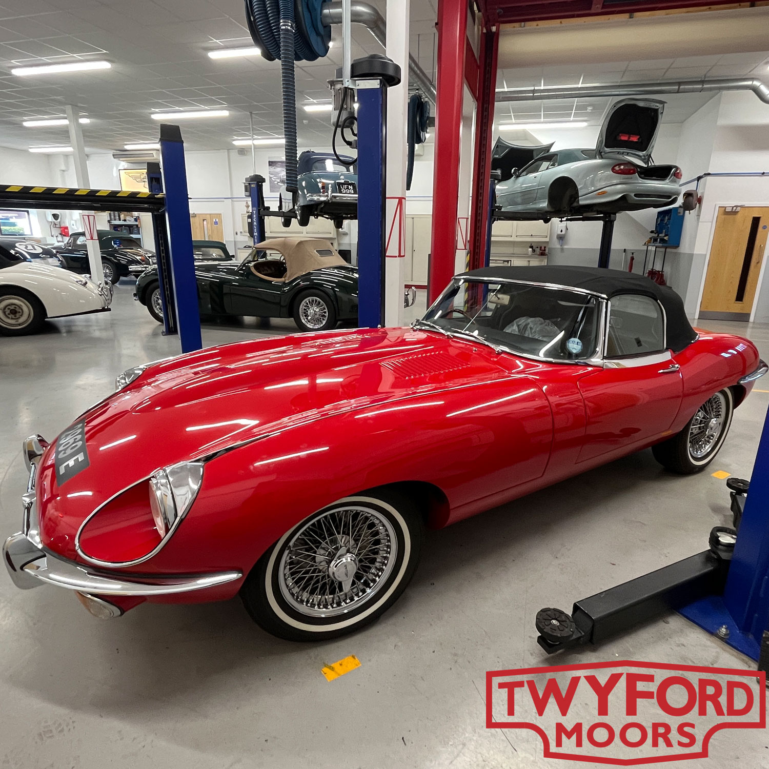 Jaguar E-Type Series 2 servicing