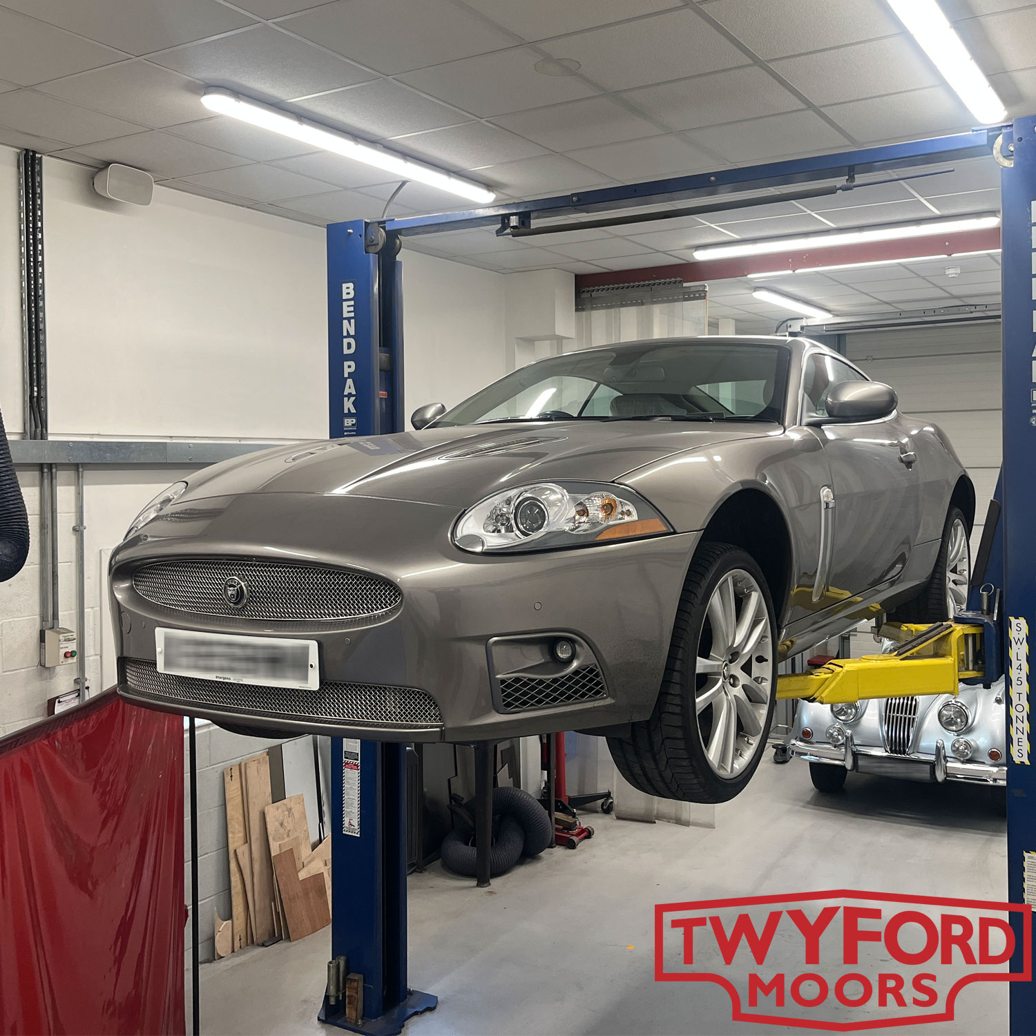 Jaguar X150 XK servicing
