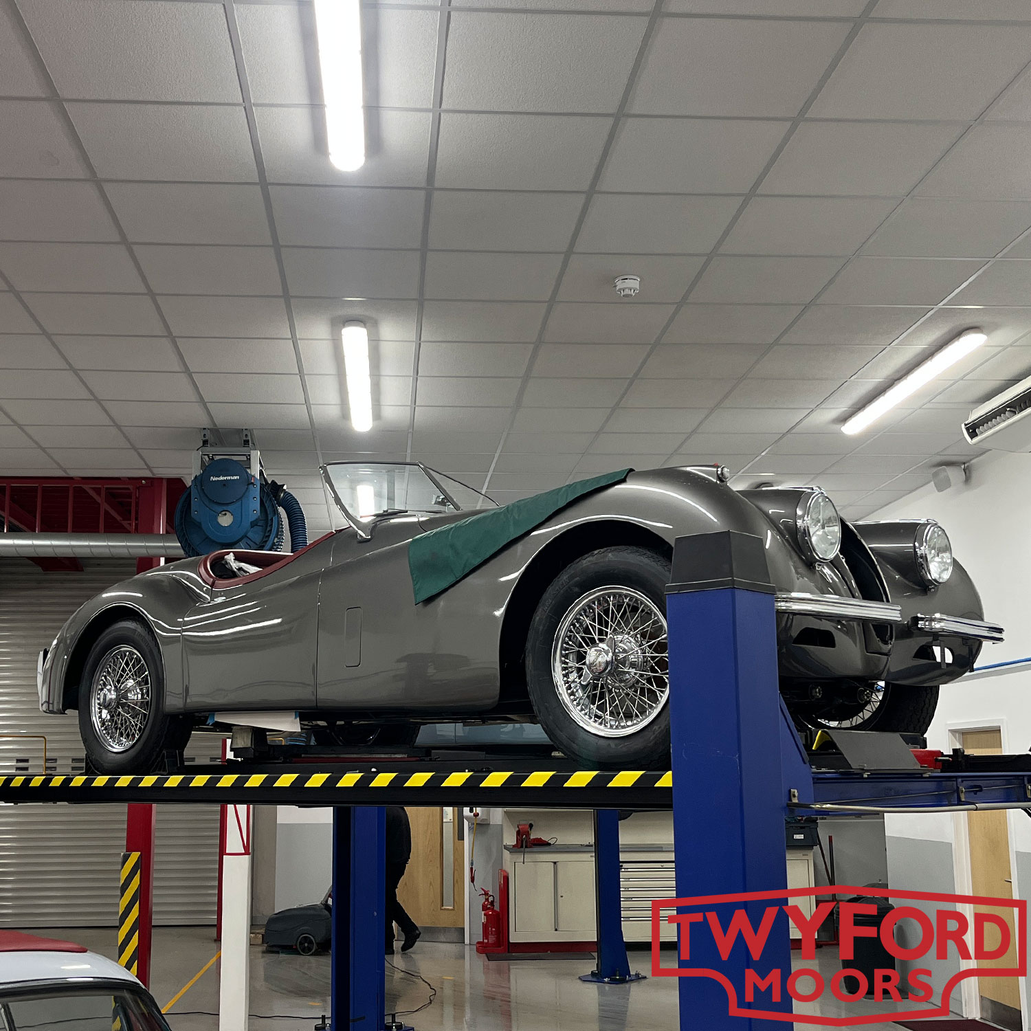 Restomod Jaguar XK12-