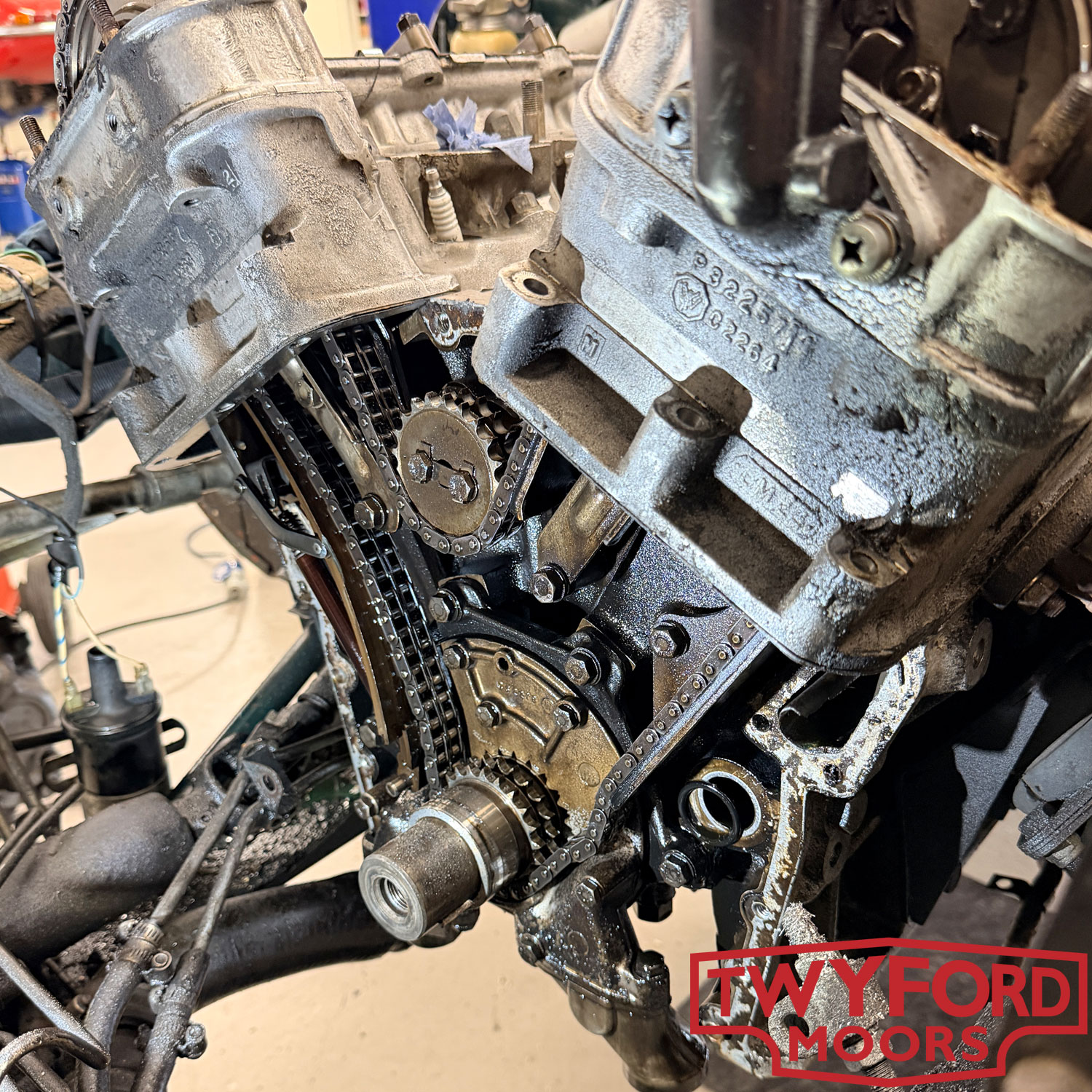 Jaguar E-Type V12 timing chain replacement