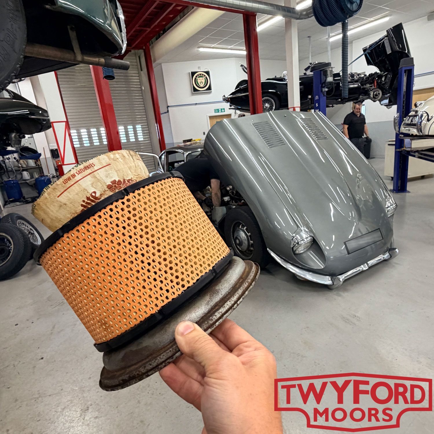 Jaguar E-Type air filter bodge