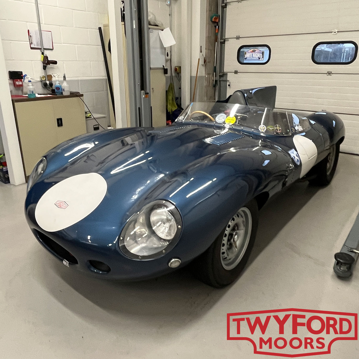 Jaguar D-Type replica